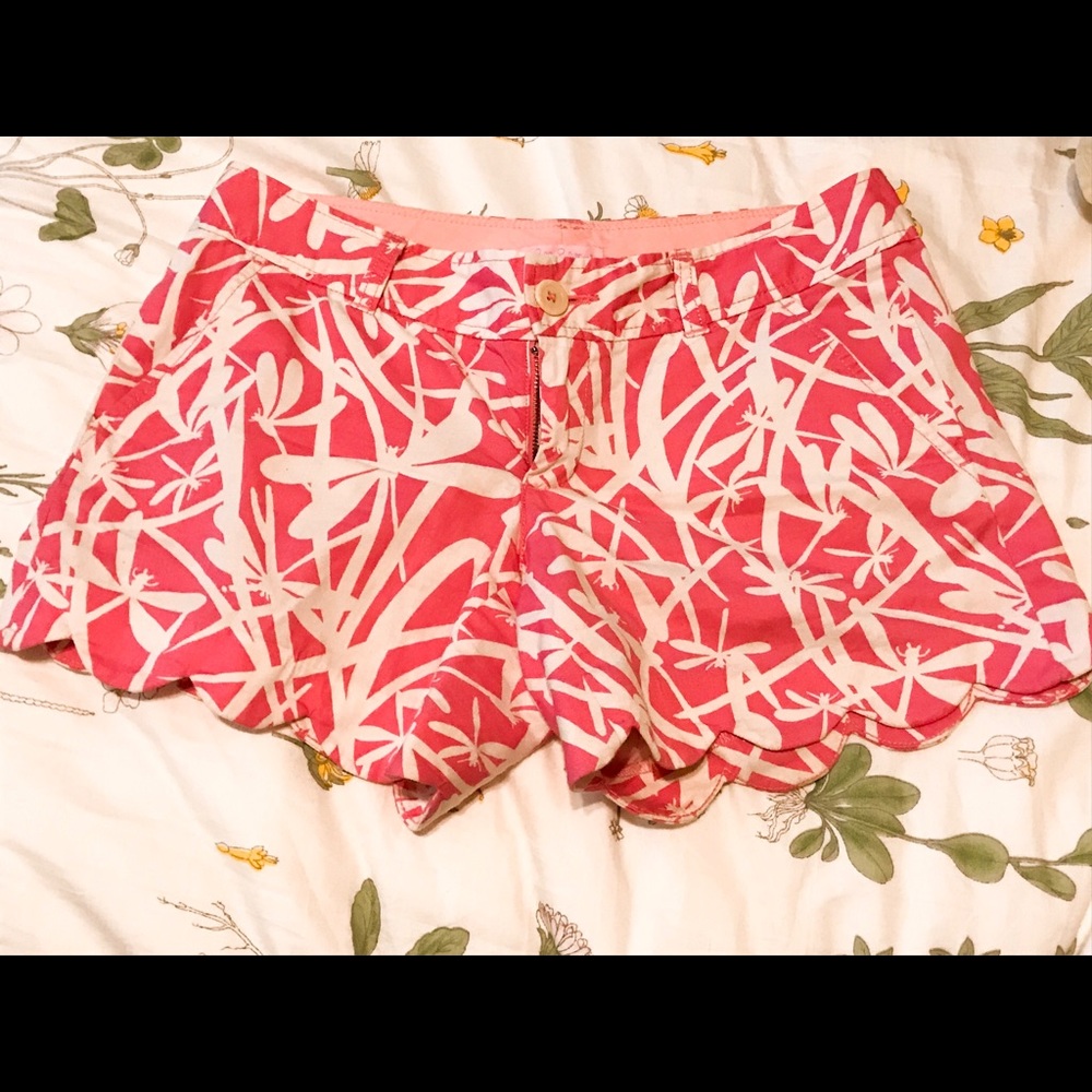 lilly pulitzer patterned scallop shorts!!